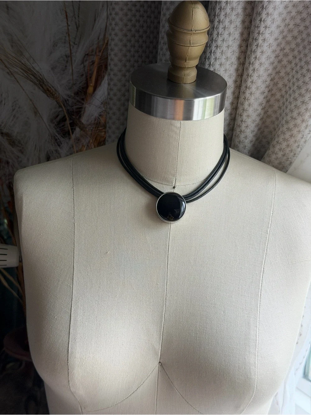 LAUREN RALPH LAUREN | Vintage | Black Leather Choker Silver Black Bezel Pendant